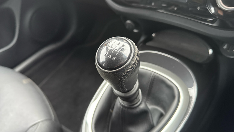 Nissan Juke 1.2 DiG-T Tekna 5dr Petrol Hatchback